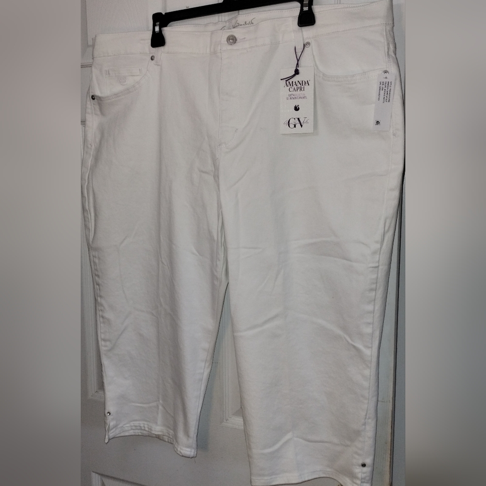 NWT Plus Size Gloria Vanderbilt Amanda White Denim Capris